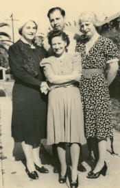 Bessie (Cohen) Hirshberg, Mose Cohen, Rose Cohen, and Eva (Cohen) Hirshberg