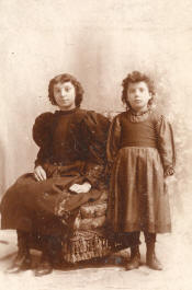 Rachel (Kronson) Weinberg and Eva (Kronson) Masinter