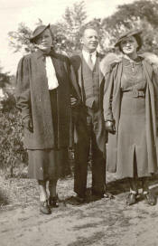 Isadore Weinberg, Mary Weinberg, and Rose (Weinberg) Weil